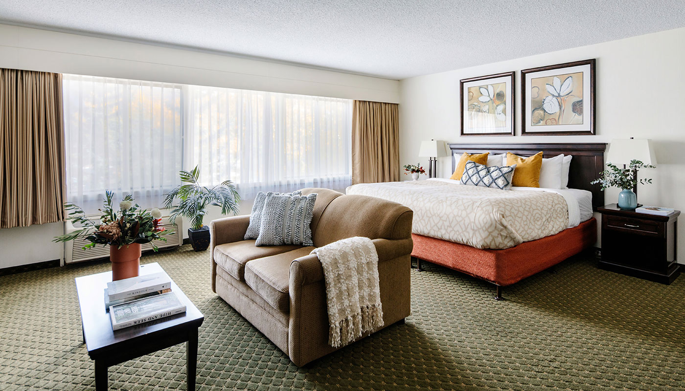 Chateau Jasper Official Page Cozy hotel in Jasper pool, pet friendly