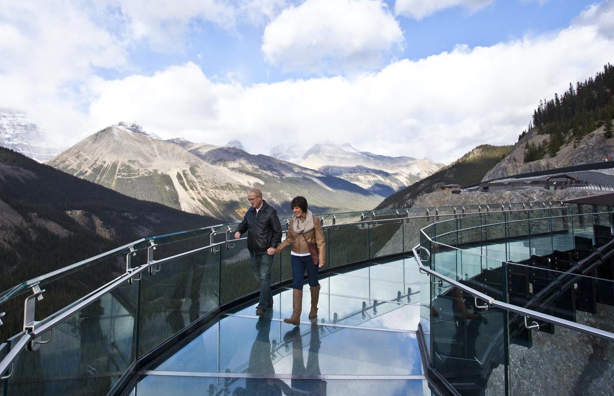 Columbia icefield adventure athabasca glacier tours and viewing platform