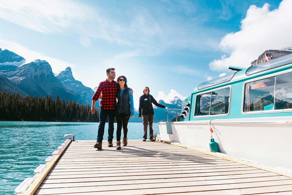 maligne lake cruise boat