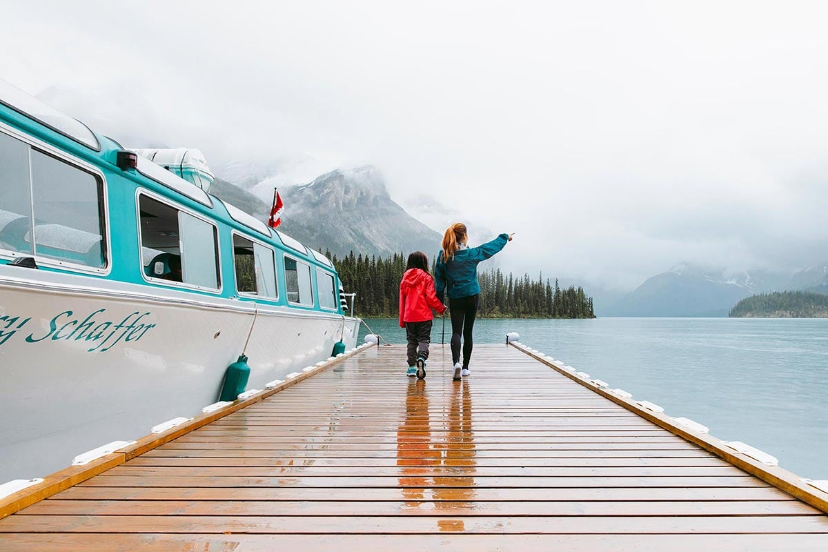 maligne lake cruise boat