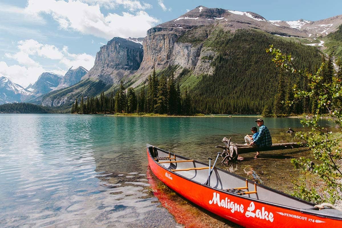 maligne lake cruise boat