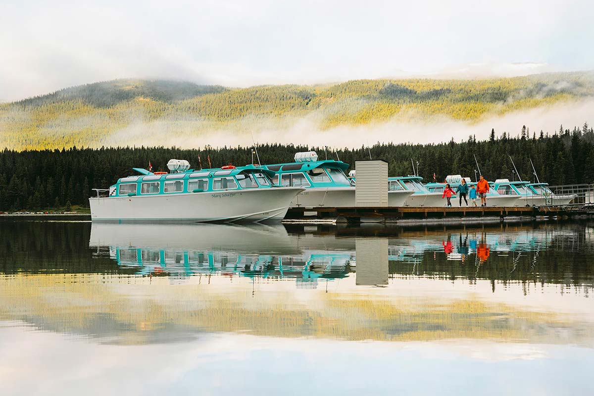 maligne lake cruise boat