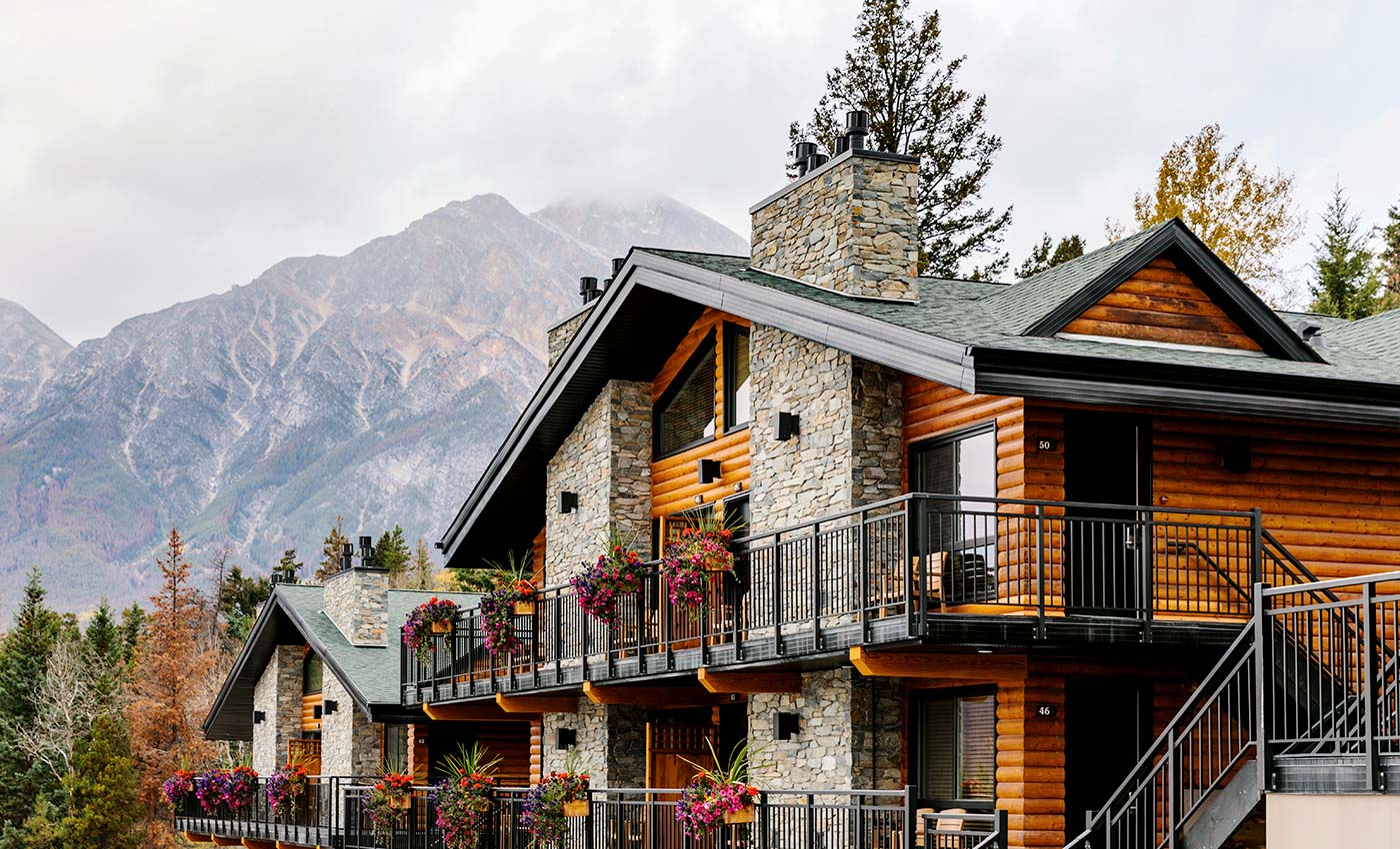 Pyramid Lake Resort Official Page: Chalet-style Hotel in Jasper, AB