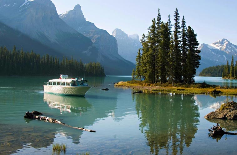 Pyramid Lake Lodge | Lakeside Mountain Getaway on Jasper's Wildest