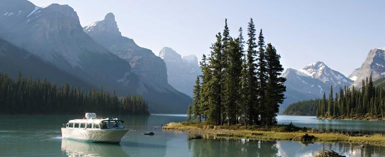 Maligne Lake Cruise by Spirit Island