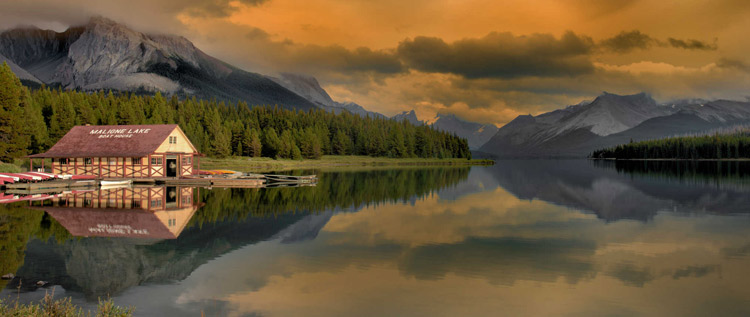 Maligne Lake Boathouse