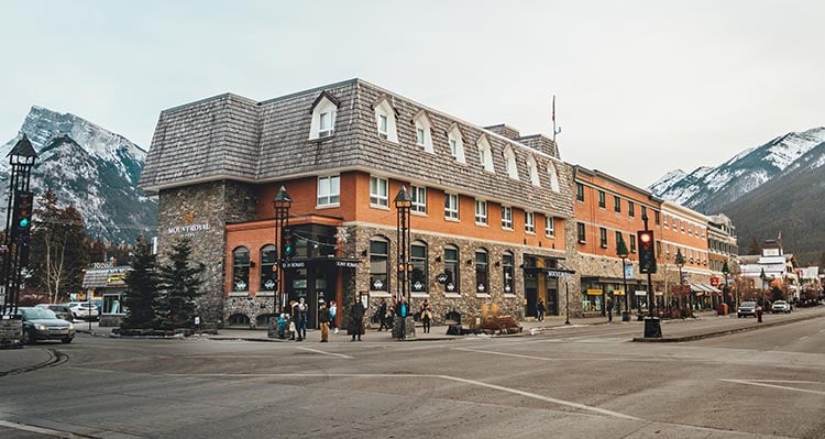 A hotel at a street intersection.