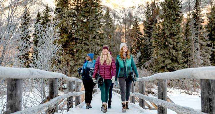 https://www.banffjaspercollection.com/Brewster/media/Images/Stories/2020/11/BL-Winter-Hikes-Pyramid-Island-Bridge.jpg