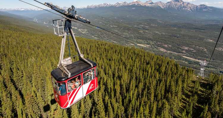 Jasper SkyTram travelling up the Tramway