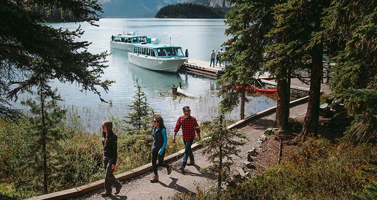 Please walking by Maligne Lake Cruise